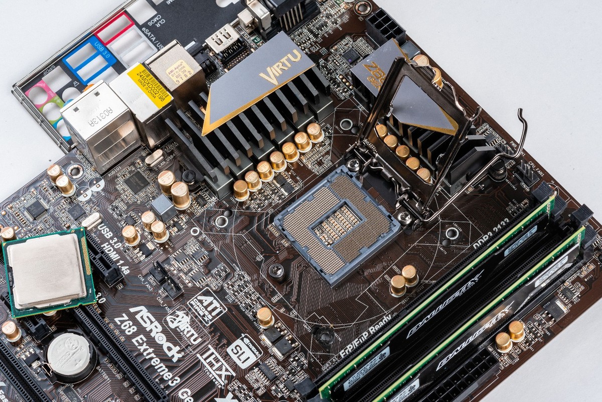 ASRock Z68 Extreme3 Gen3 LGA1155 ATX Motherboard 8GB DDR3 Intel i5