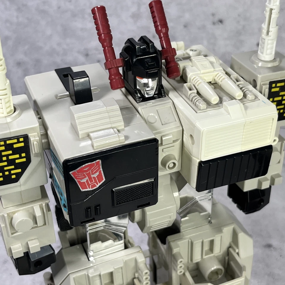 Vintage G1 Transformers Metroplex Figure Complete Hasbro 1986 Autobot Scamper - Image 2 of 4
