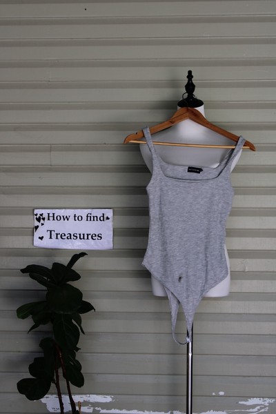 Q3 41) SIZE S PRETTY LITTLE THING GREY TANK SLEEVELESS RIBBED BODYSUIT MARKED