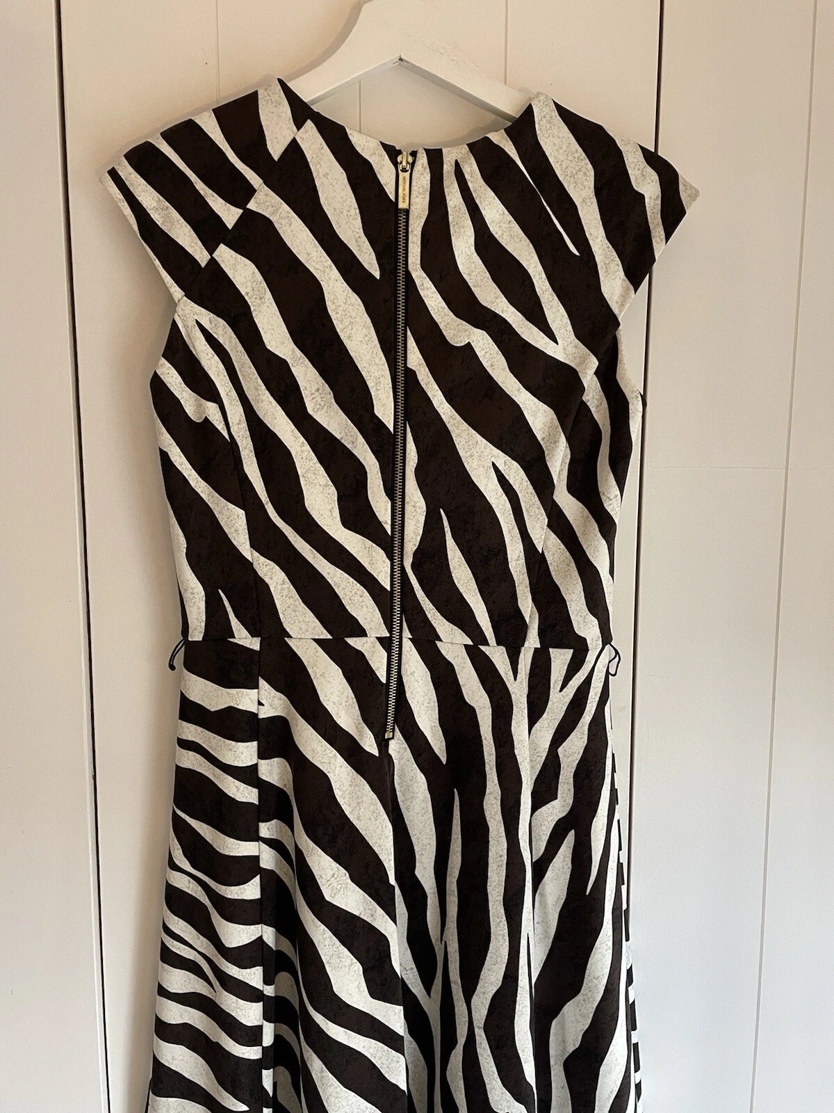 Abito MICHAEL KORS marrone e bianco zebrato righe aderente e svasato taglia 4 = UK 8 10 oro zip