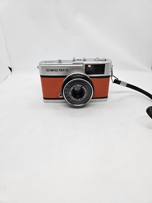 Olympus Trip 35 analoge Kamera mit Zuiko Objektiv 40 mm f/2,8   orangefarbenes Leder