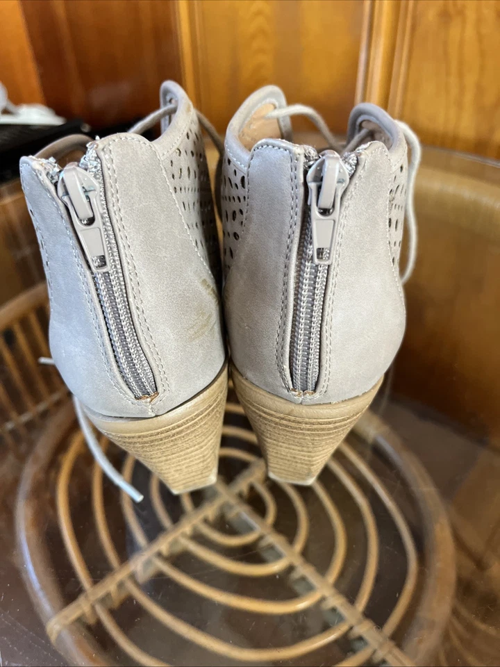 Sandálias anabela de couro bege Jeffrey Campbell com fecho de renda/zip tamanho 5,5 - Imagem 3 de 4