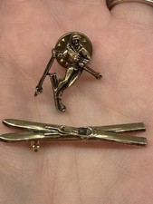2-SKI SKIER PIN SKIS HAT/LAPEL PINBACK VINTAGE TURNING SLALOM ALPINE TIE TACK