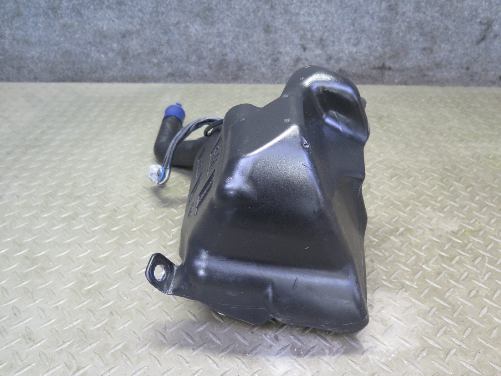 2008-2019 MASERATI GRANTURISMO M145 WINDSHIELD WASHER FLUID RESERVOIR TANK PUMP