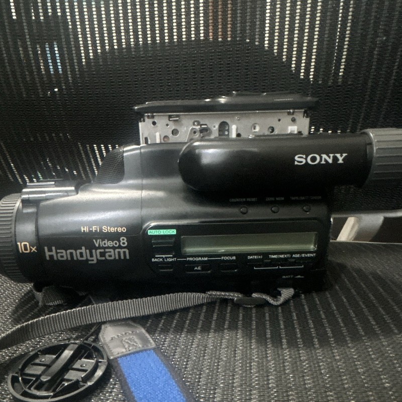 Sony Handycam CCD-FX510 Video8 Hi-Fi Stereo Camcorder 10x Zoom w/ Manual Bag