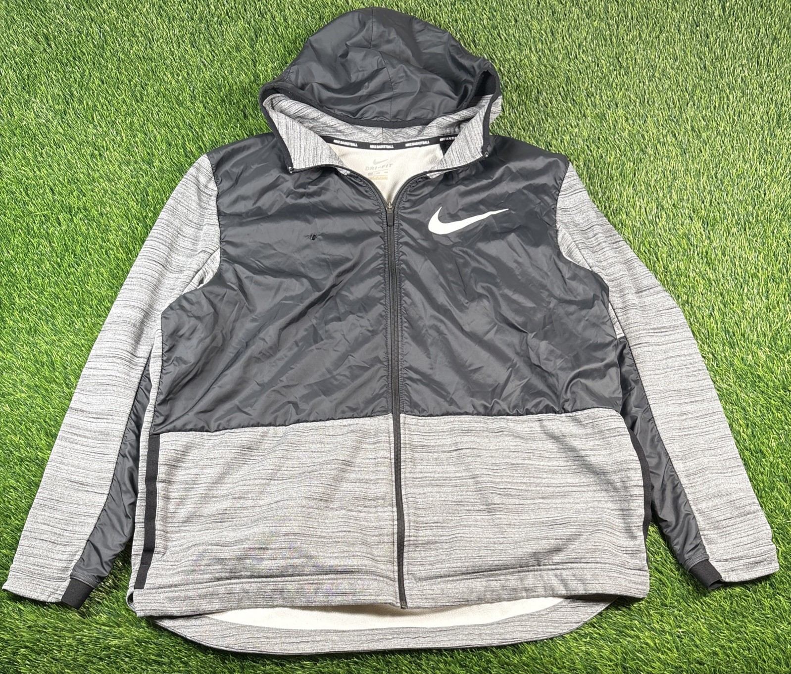 SACAI X NIKE Nike Dri Fit Basketball Full Zip Felpa con Cappuccio Giacca Uomo XXL Nero Grigio DIFETTO