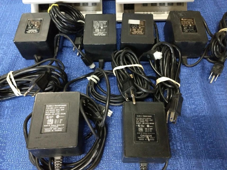 Mixed Lot of 7 Paradyne, AT&T, Lucent Modems - Image 2 of 4