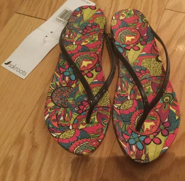 sakroots flip flops