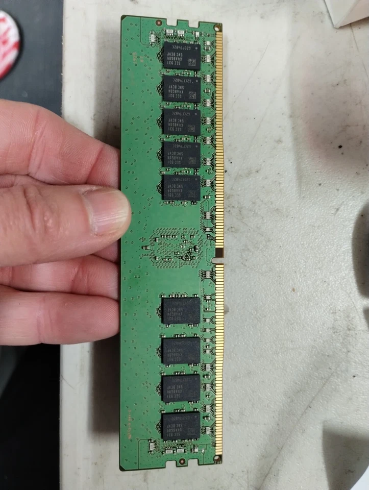 16GB ECC REG 1Rx4 PC4-2933Y Samsung M393A2K40CB2-CVFBY 1932 - Image 2 of 2