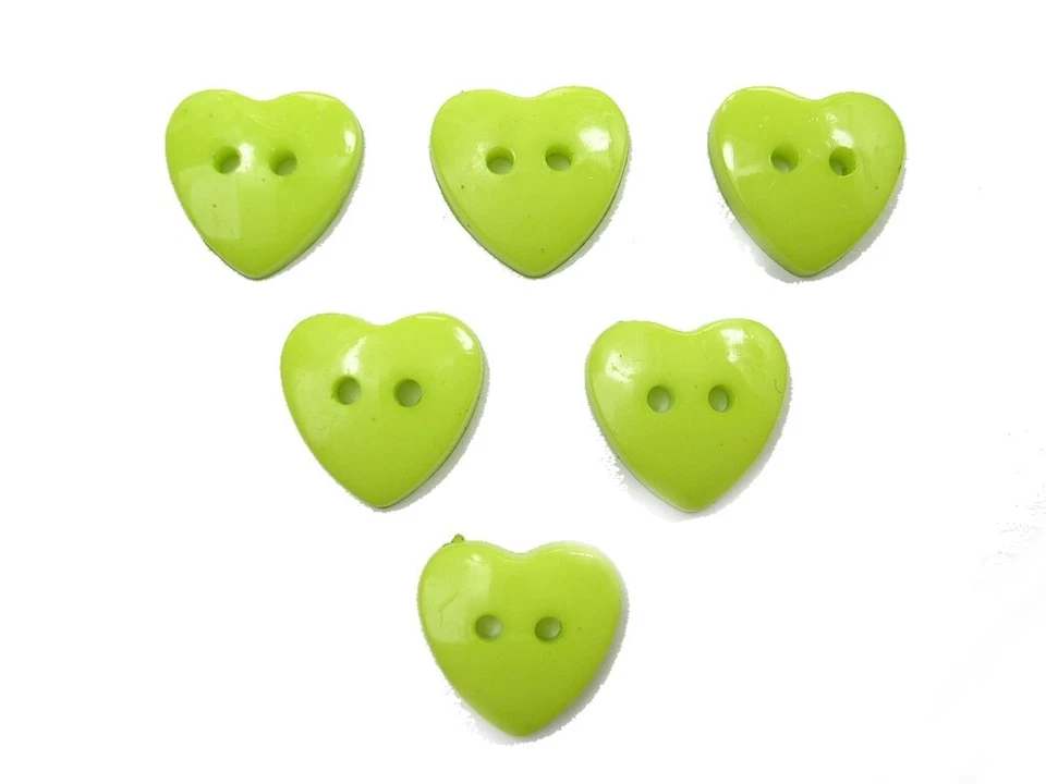 LOT 6 BOUTONS ACRYLIQUES : coeur vert 17*16mm (01) - Photo 1/1