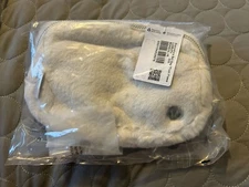 NEW WITH TAGS Lululemon Everywhere Belt Bag Plush Fleece 1L - Bone / Silver