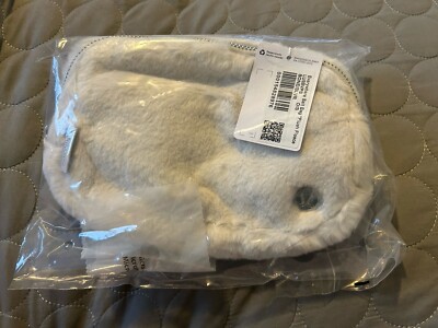 NEW WITH TAGS Lululemon Everywhere Belt Bag Plush Fleece 1L - Bone / Silver