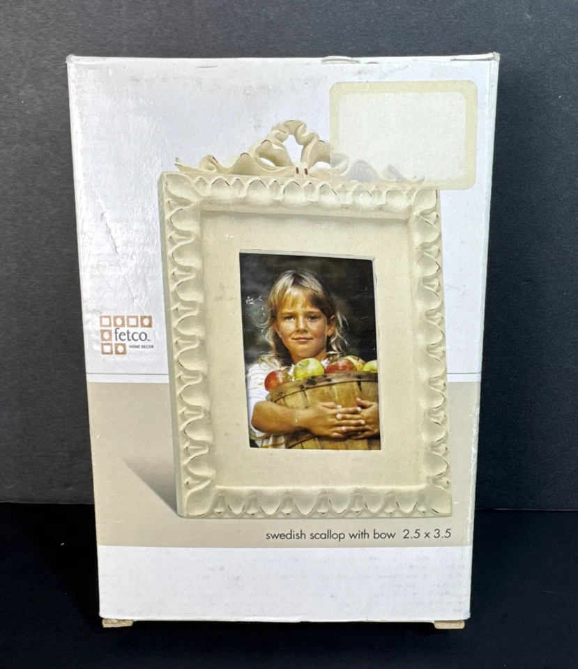 Fetco Swedish Scallop with Bow Picture Frame 2.5x3.5 Cream, Boxed – EUC - Image 3 of 4