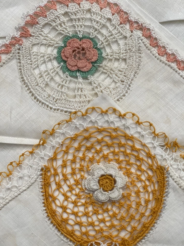 7 pañuelos de encaje de ganchillo de lino 3D florales 4 patrones de esquina vintage años 50 Foto 3 de 4