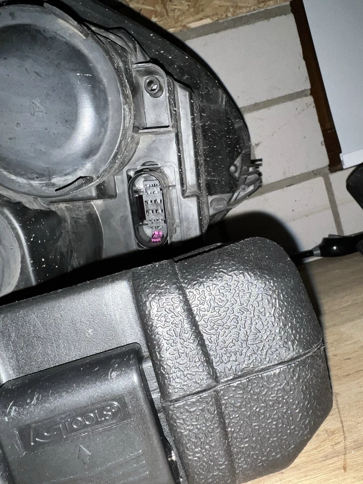 Golf 5 R32 Beschädigter Scheinwerfer Links - Bild 3 von 4