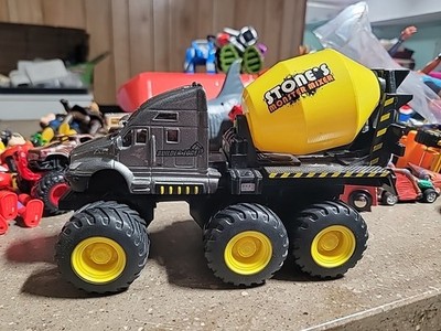 Maisto Fresh Metal Builder Zone Quarry Monster Black Cement Mixer Truck 