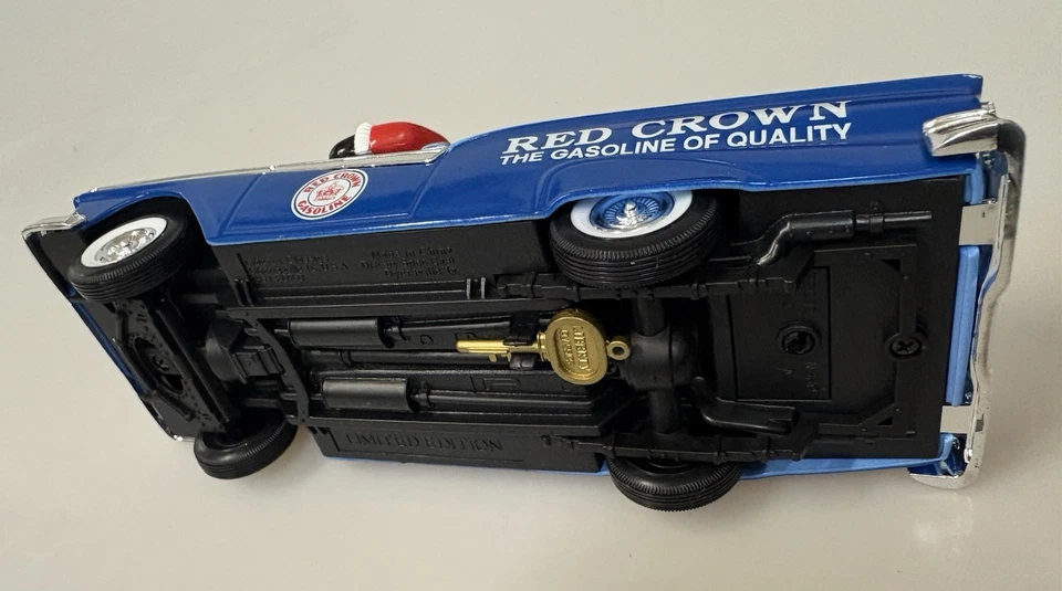 57 FORD FAIRLANE WITH SANTA CLAUS LIBERTY CLASSICS DIECAST 1:25 AMOCO RED CROWN - Image 4 of 4