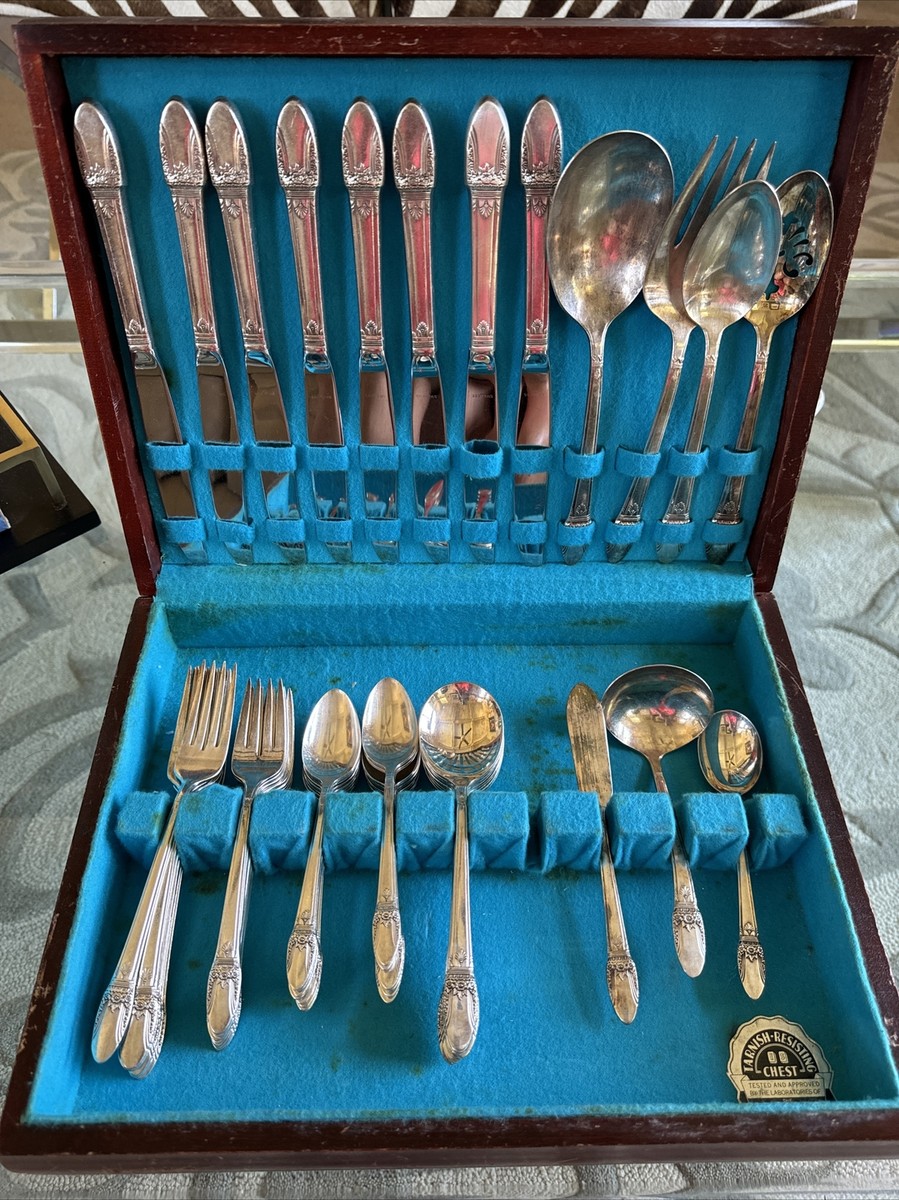 1847 Rogers Bros. First Love Intl. Silverplate 52 Piece Silverware