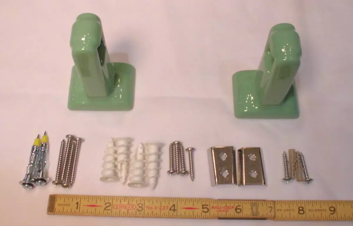 Towel bar mounting brackets clearance