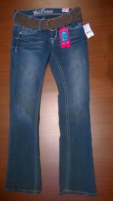 WALLFLOWER LOW RISE STRETCH BOOTCUT SIZE 1 BLUE JEANS  BROWN SUEDE WEAVE BELT