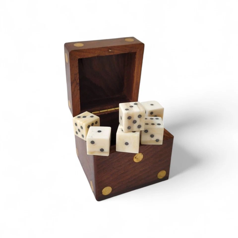 Juego de 6 dados Ludo D6 de hueso de camello hechos a mano 16 mm cuadrados en una caja de incrustaciones de madera Foto 4 de 4