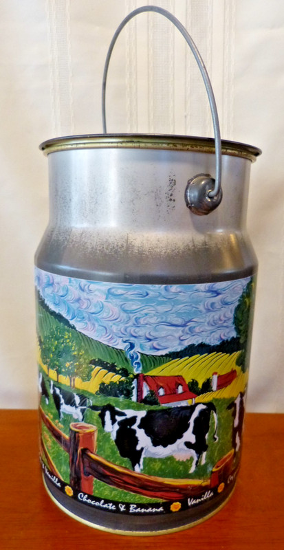 1996 10” Chupa Chups 5th Ed. Collectible Candy Storage Tin Dairy Cows on Farm