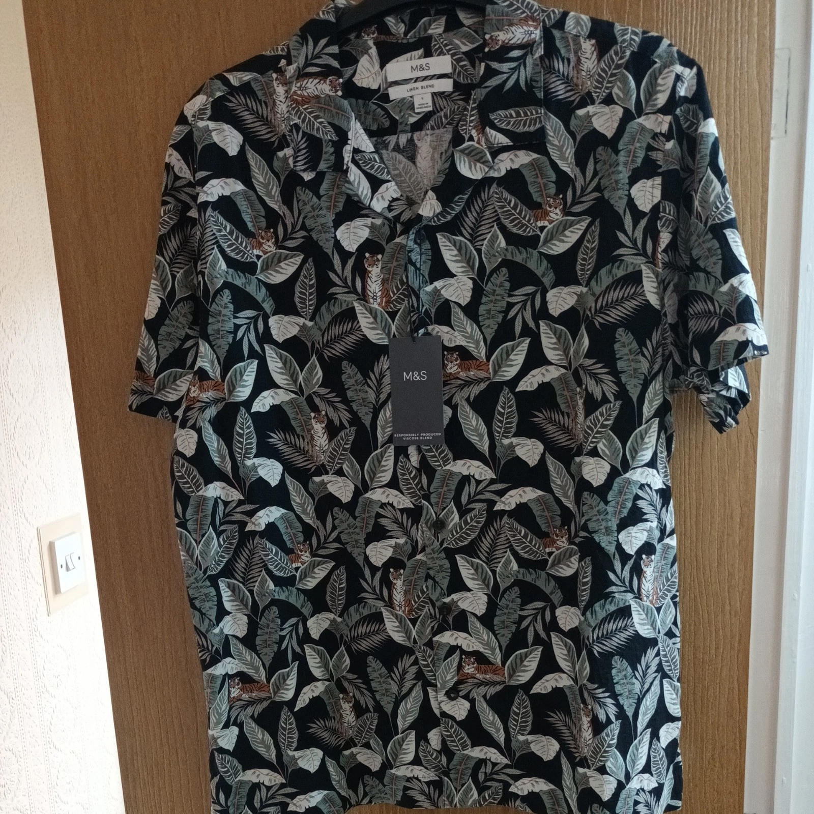 M&S Mens S/S Shirt Size Large Linen Viscose Mix Tigers & Palm Leafs BNWT
Opens in a new window or ta