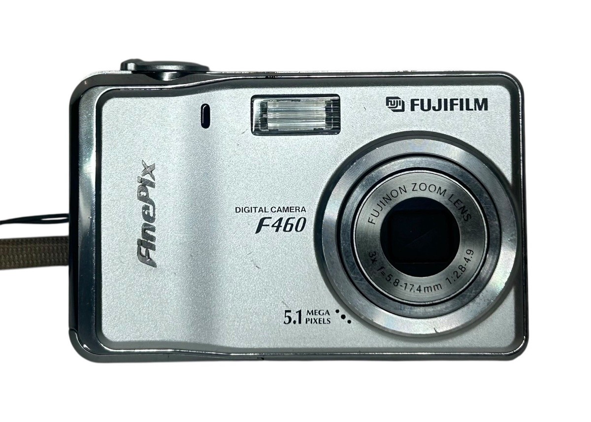 FUJIFILM FinePix F460 (良品） Fujifilm FinePix F Series F460 5.1MP Digital Camera - Silver