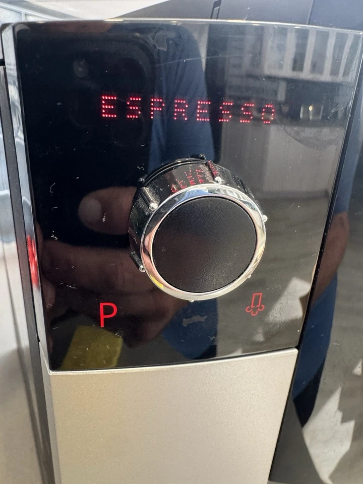 Máquina de café espresso automática Jura Impressa C65 - ligeramente usada y funciona muy bien Foto 4 de 4