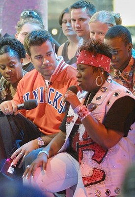 Missy Elliott MTV VJ Carson Daly sit with the audience during a sp- Old Photo
