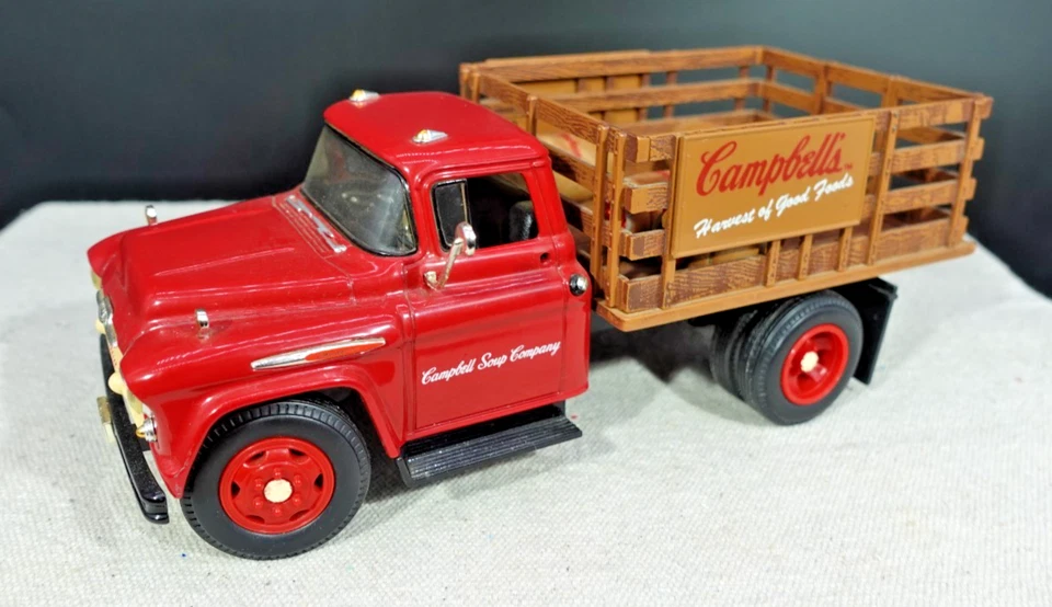 Camión Chevrolet Campbells 1957 con plataforma de estacas 1/24 Ertl Foto 3 de 4