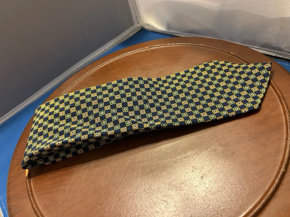 Corbata geométrica Gap Premium azul 100 % seda importada para hombre hecha en EE. UU. Foto 2 de 4