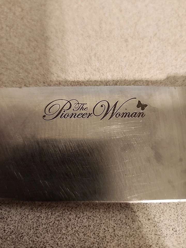 Cuchillo de chef Pioneer Woman 8" Full Tang mango de palo de rosa Foto 2 de 4