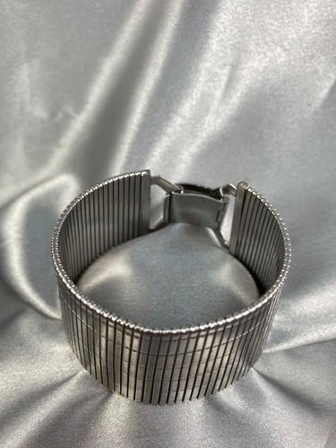 Edelstahl Armband breit 1,25 cm gerippt geschwungen Bandanstöße modernes Design Vintage - Bild 3 von 10