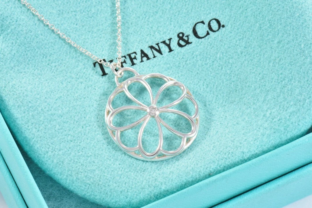 TIFFANY & CO Snowflake Sterling Silver Ball Chain Necklace, Women's  Fashion, Jewelry & Organizers, Necklaces on Carousell