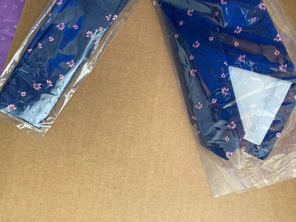 Corbata de seda floral Turnbull & Asser azul - etiqueta real eliminada. Foto 2 de 3