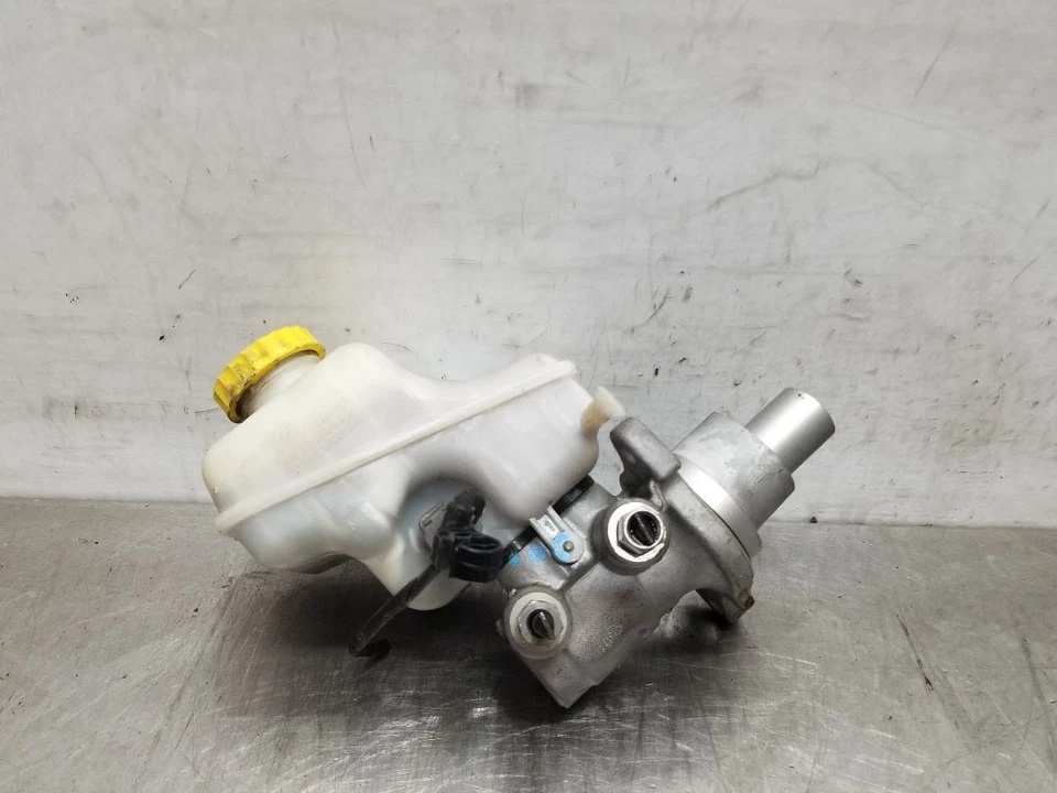 Dodge Challenger 2012 cilindro maestro de freno de 5,7 L 12 Foto 2 de 4