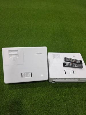 2 optoma zu506t-w projectors