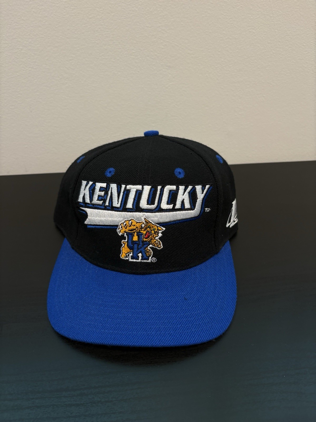 Vintage Kentucky Wildcats Hat Cap SnapBack Black Blue Script Sharktooth Splash