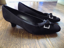 Vtg VANELI di notte Black Satin Pumps Rhinestone Buckle Knot Bow 2" Heels sz 7.5