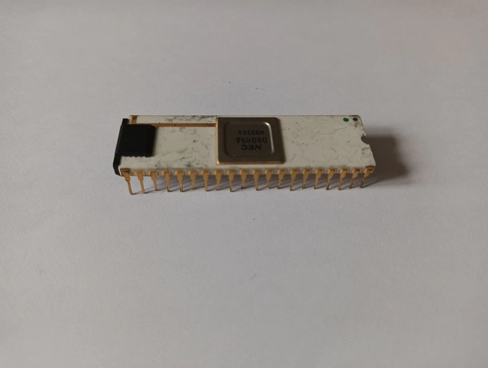 NEC D8085A white ceramic and gold 8085 vintage CPU GOLD - Image 3 of 4