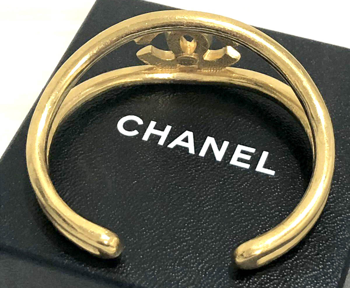 CHANEL CC Logo Cuff Bracelet Gold Tone 97P Auth w/Box D CHANEL CC Logo Cuff Bracelet Gold Tone 97P Auth w/Box D