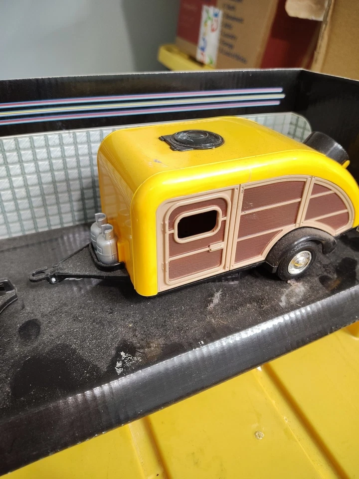 Motormax American Classics Black 1955 Chevy Pick Up Camper Trailer 1:24 - Image 3 of 4