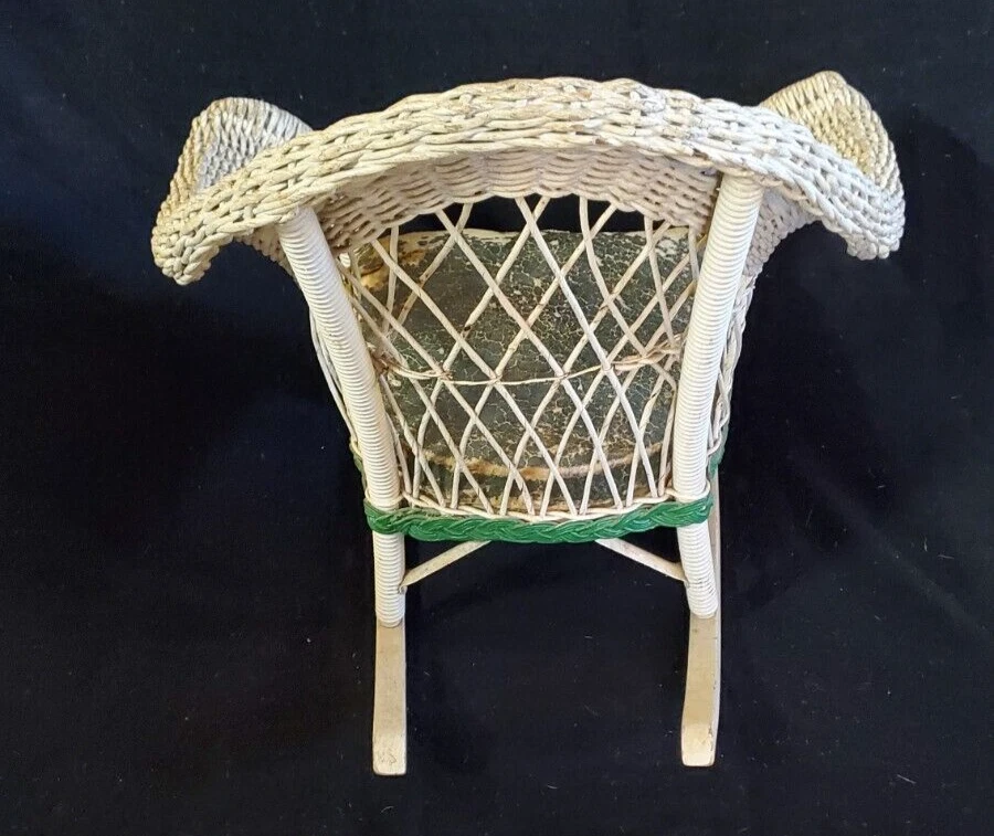 Mecedora de mimbre para niños pequeños talla 1929 de Outlaw Jesse James Estate Foto 3 de 4