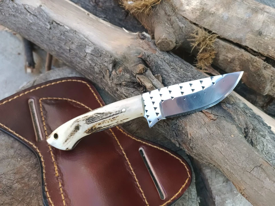 CUCHILLO CORTADOR TORO VAQUERO DE CAZA PERSONALIZADO FORJADO A MANO CON MANGO Y FUNDA DE CIERVO Foto 4 de 4