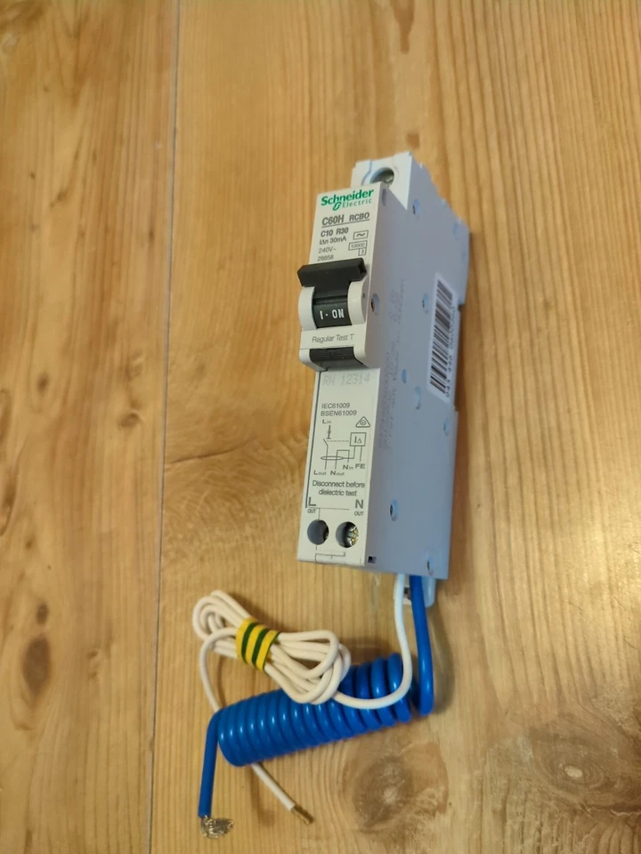 Schneider C60HC C10 R30 RCBO 10 Amp 30mA Type C  10kA Multi9 Merlin Gerin 26858 - Image 2 of 4