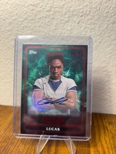 2025 TOPPS STRANGER THINGS LUCAS SINCLAIR/CALEB MCLAUGHLIN - AUTO CARD /99 GREEN