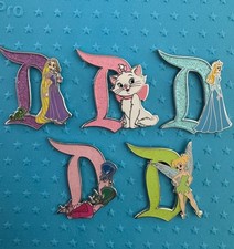 Juego de 5 prendedores Disney Fantasy D LE200 Marie, Fairies, Aurora, Rapunzel Tinkerbell