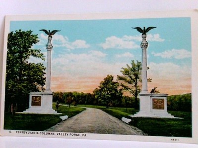 AK Pennsylvania Columns, Valley Forge PA., 2 Säulen auf Steinsockeln mit Adlern 