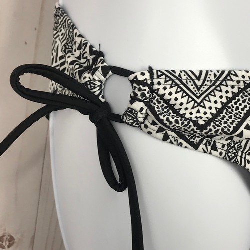 Island Soul Women Bikini Bottoms Black White Tribal Print Swimwear Size L NEW - Picture 2 of 4